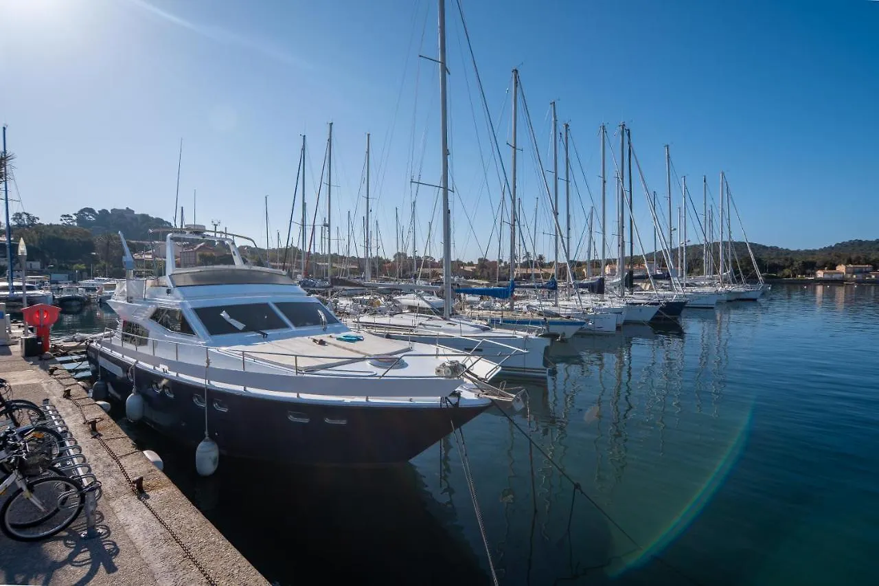 Hebergements Bateaux A Quai Porquerolles 0*,  France