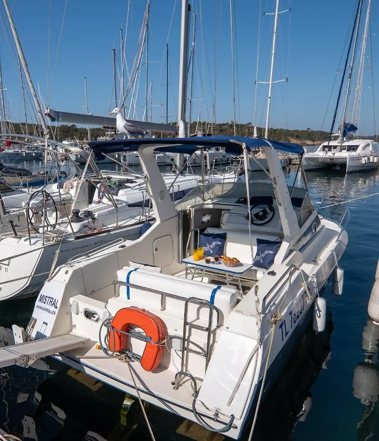 Hebergements Bateaux A Quai Porquerolles 0*,