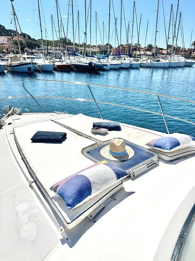 Hebergements Bateaux A Quai Porquerolles 0*,  France