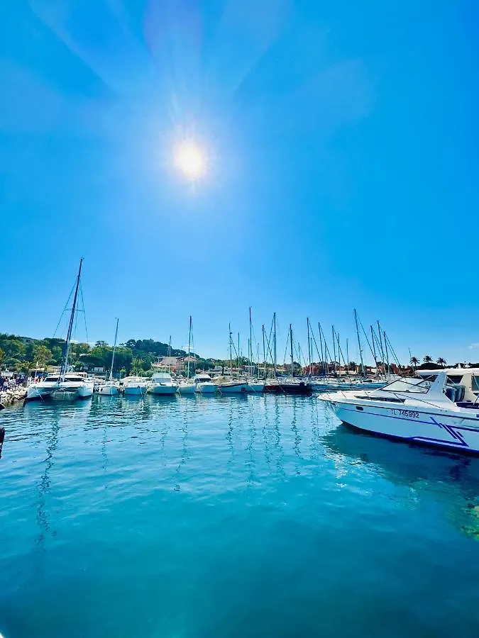 Hebergements Bateaux A Quai Porquerolles 0*,  France